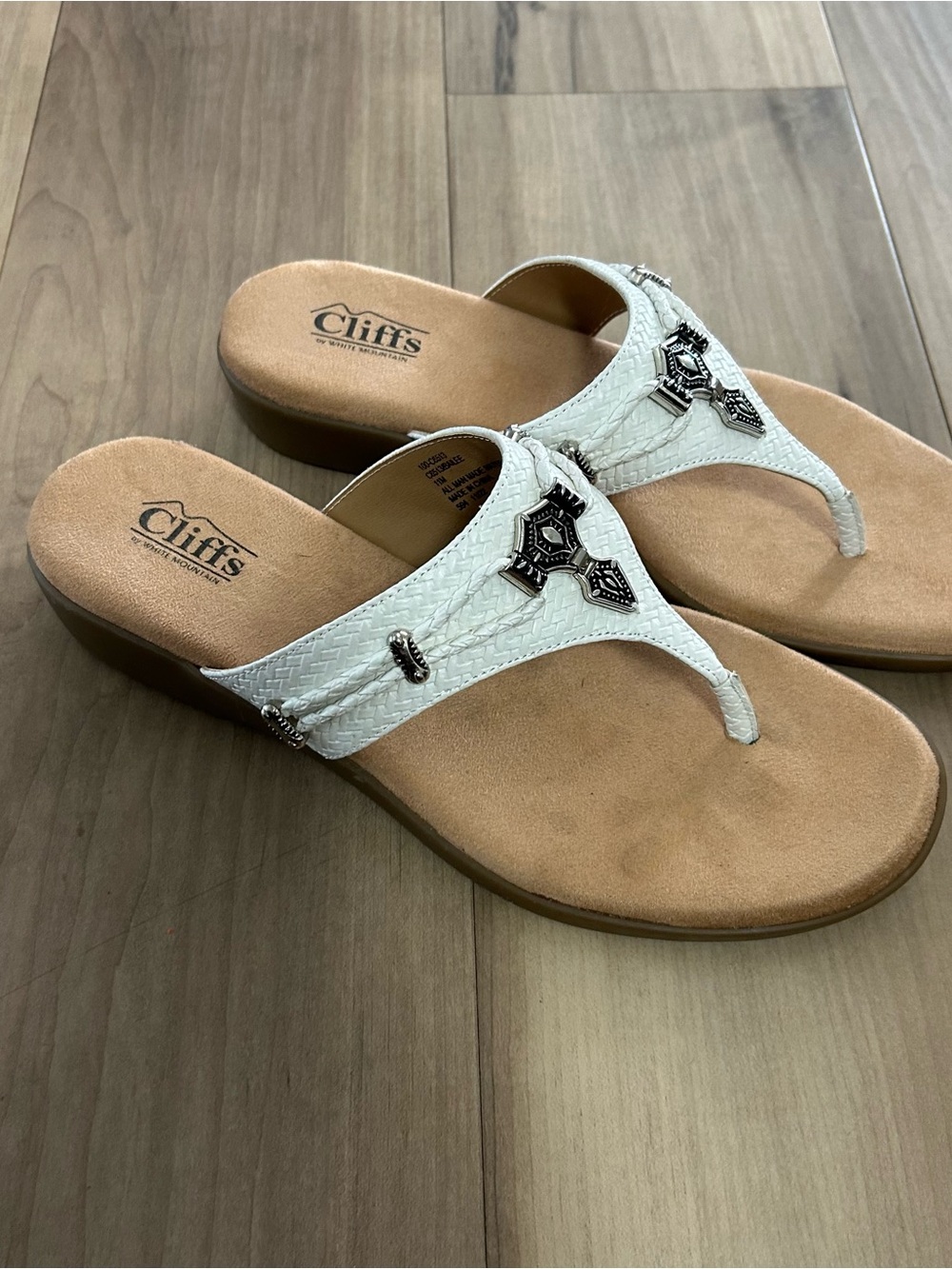 Cliffs By White Mountain Shoes Womens Size 11 White Bailee Thong Sandals Western